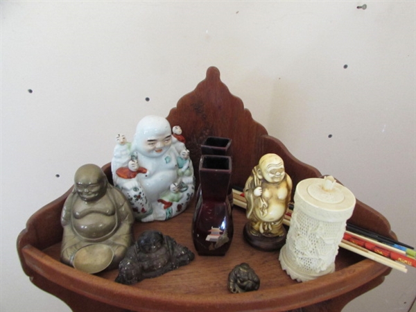 VINTAGE JAPANESE WOOD CORNER SHELF WITH ASIAN NIC-NACS