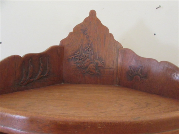 VINTAGE JAPANESE WOOD CORNER SHELF WITH ASIAN NIC-NACS