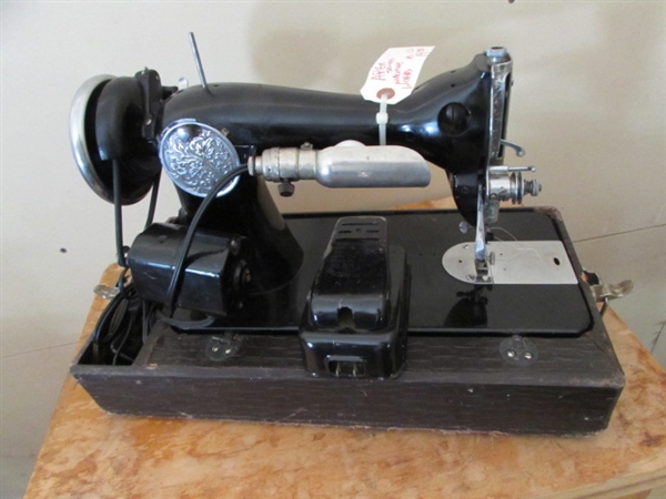 VINTAGE APEX SEWING MACHINE WITH CASE