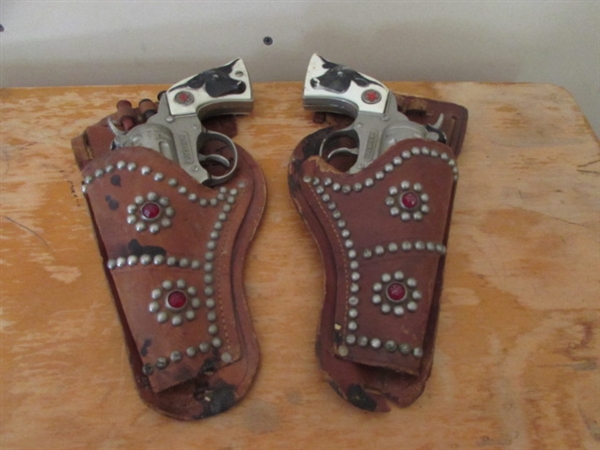 VINTAGE WESTERN TOY CAP GUNS IN LEATHER HOLSTERS & MORE