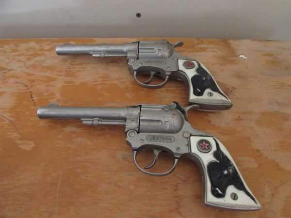 VINTAGE WESTERN TOY CAP GUNS IN LEATHER HOLSTERS & MORE