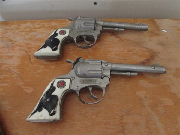 VINTAGE WESTERN TOY CAP GUNS IN LEATHER HOLSTERS & MORE