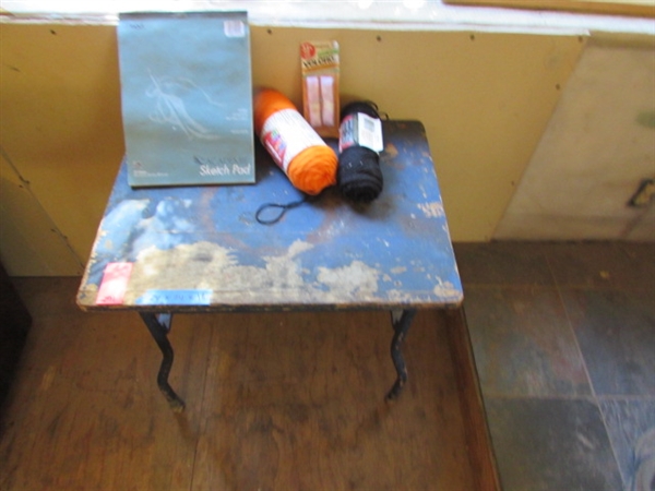 VINTAGE WOODEN SCHOOL DESK