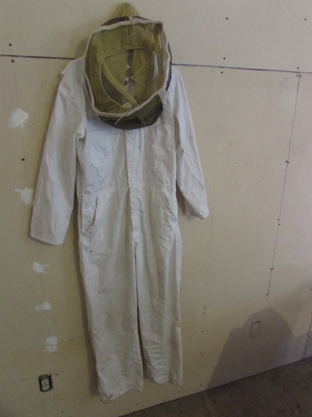 BEEKEEPERS OUTFIT