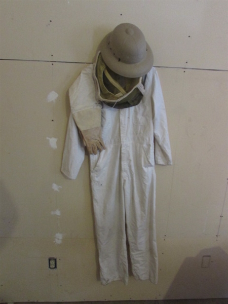 BEEKEEPERS OUTFIT