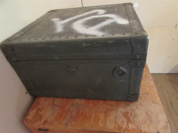 VINTAGE METAL MILITARY BOX