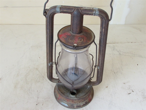 ANTIQUE DIETZ 'NEW YORK' CLEAR GLASS LANTERN