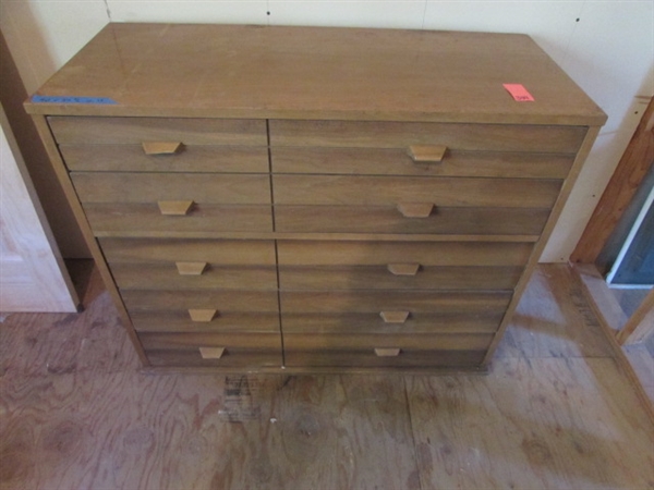 5 DRAWER VINTAGE DRESSER