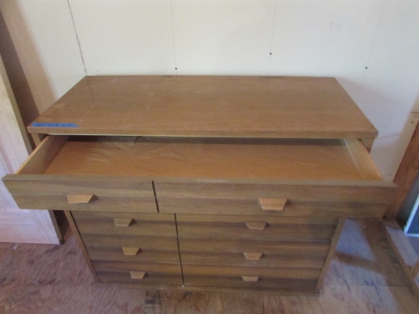 5 DRAWER VINTAGE DRESSER