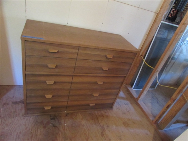 5 DRAWER VINTAGE DRESSER