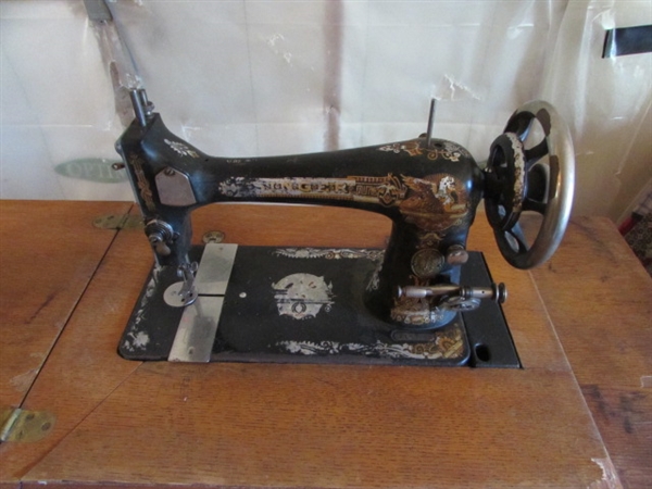 ANTIQUE SINGER TREADLE SEWING MACHINE IN CABINET