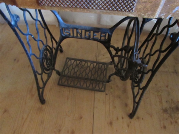 ANTIQUE SINGER TREADLE SEWING MACHINE IN CABINET