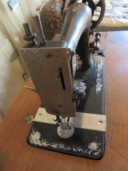 ANTIQUE SINGER TREADLE SEWING MACHINE IN CABINET