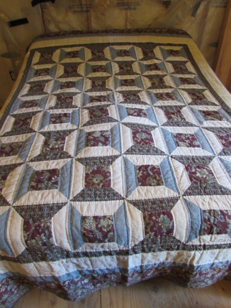 VINTAGE HANDSTITCHED QUILT - MULTI