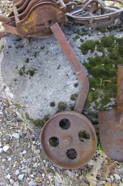 RUSTY METAL YARD ART - PULLEYS & MORE