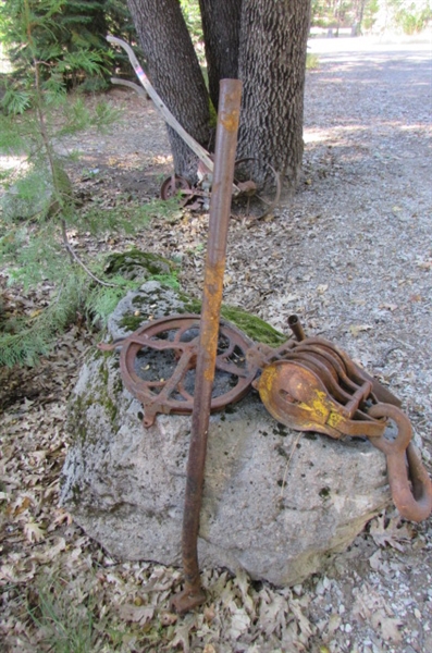 RUSTY METAL YARD ART - PULLEYS & MORE