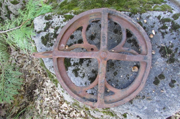 RUSTY METAL YARD ART - PULLEYS & MORE