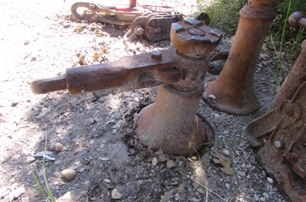 PIPE VISE & OTHER METAL YARD ART