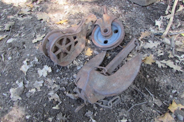 ANCHOR & PULLEYS YARD ART