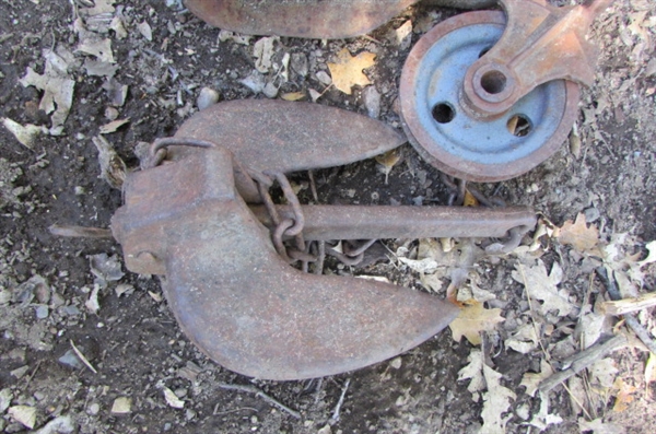 ANCHOR & PULLEYS YARD ART