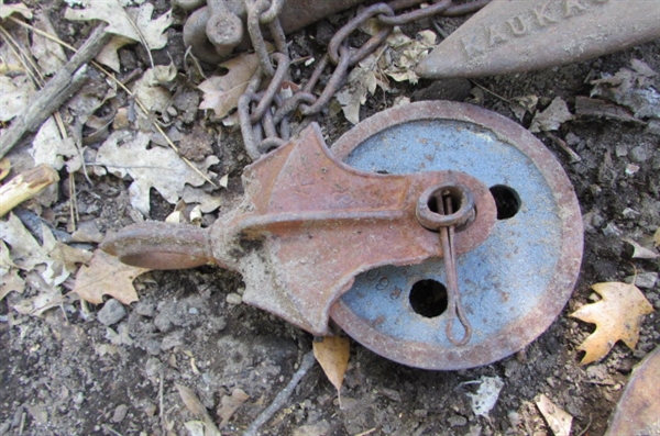 ANCHOR & PULLEYS YARD ART