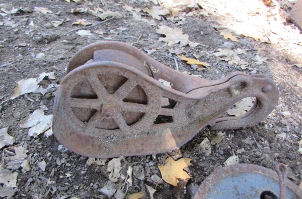 ANCHOR & PULLEYS YARD ART