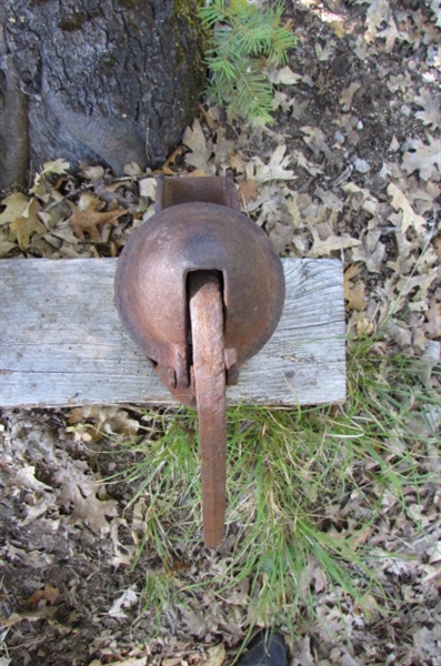 OLD RUSTY WATER PUMP YARD ART