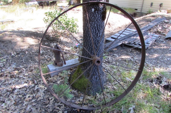 LARGE FLAT METAL SPOKE WHEEL YARD ART