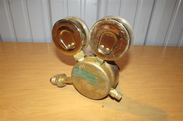 4 PRESSURE REGULATORS