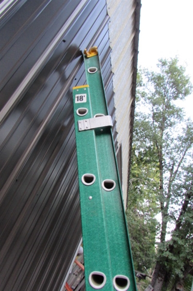 18' FIBERGLASS EXTENSION LADDER