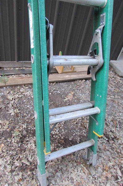 18' FIBERGLASS EXTENSION LADDER