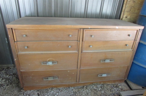 8-DRAWER WOOD DRESSER