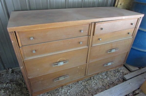 8-DRAWER WOOD DRESSER