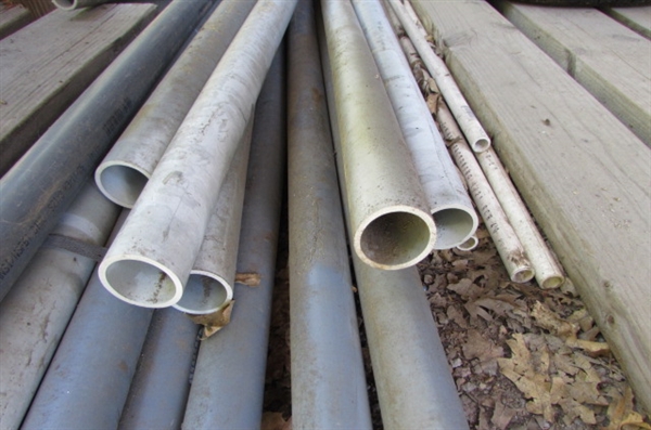 VARIOUS LENGTHS OF WHITE & GRAY PVC PIPE