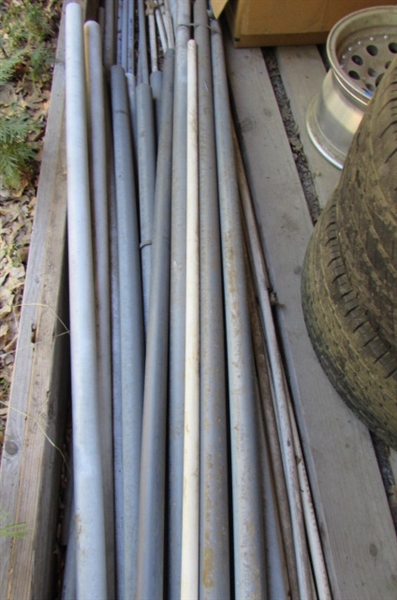 VARIOUS LENGTHS OF WHITE & GRAY PVC PIPE