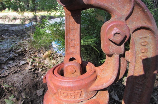 VINTAGE CAST IRON WATER PUMP YARD ART