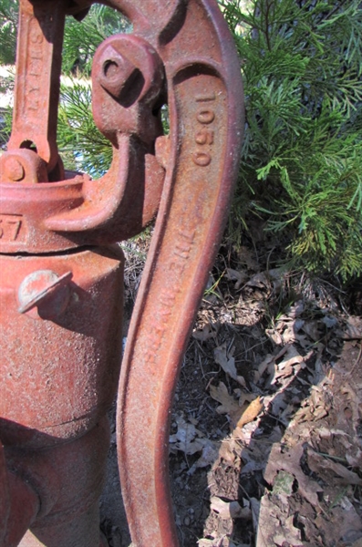 VINTAGE CAST IRON WATER PUMP YARD ART