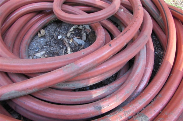 2 HEAVY DUTY GARDEN HOSES