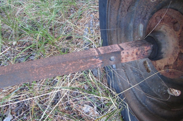 AXLE WITH SQUARE TUBING