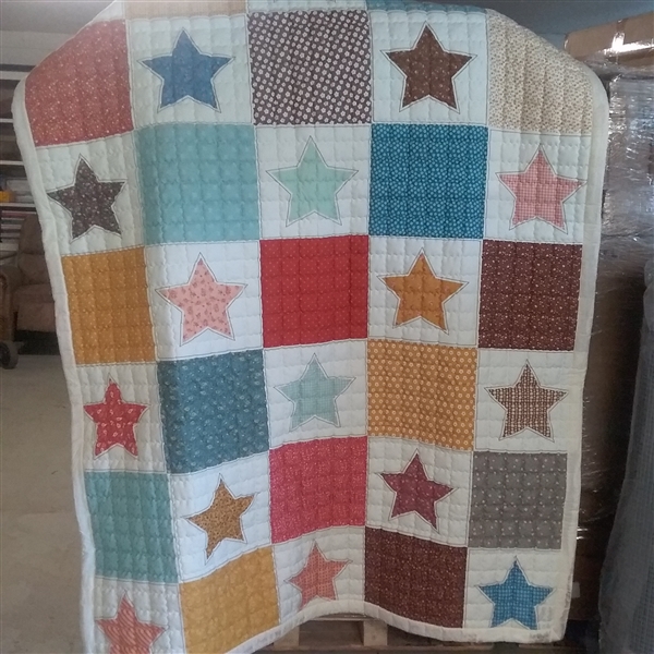 BED QUILT WITH NON SLIP BACKING 59 X 78