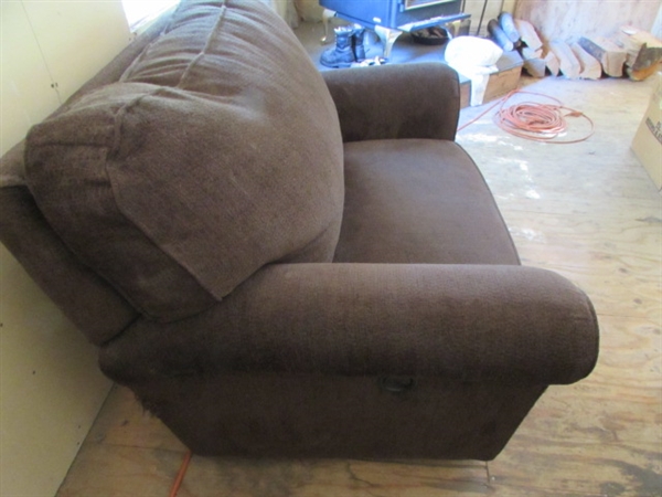 OVERSIZED DARK BROWN RECLINER