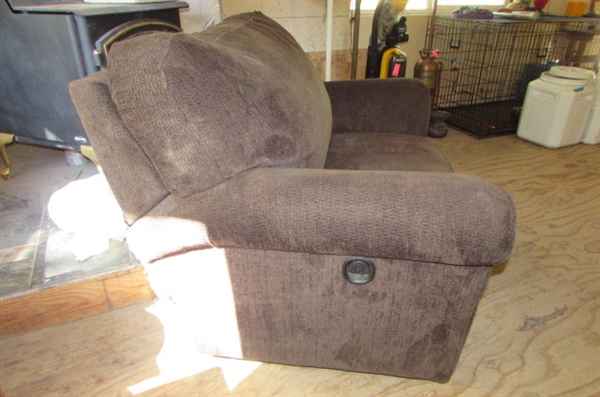 OVERSIZED DARK BROWN RECLINER