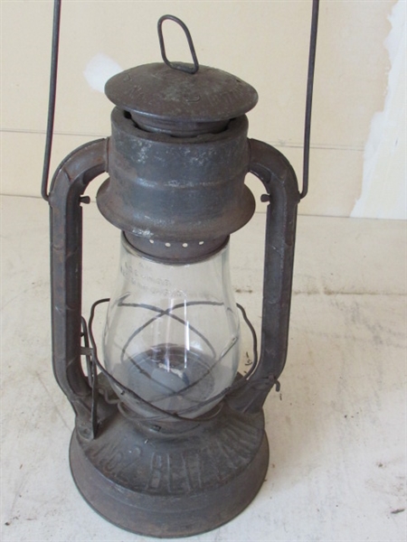 ANTIQUE DIETZ FITZALL CLEAR GLASS LANTERN