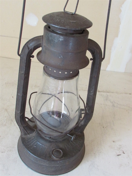 ANTIQUE DIETZ FITZALL CLEAR GLASS LANTERN