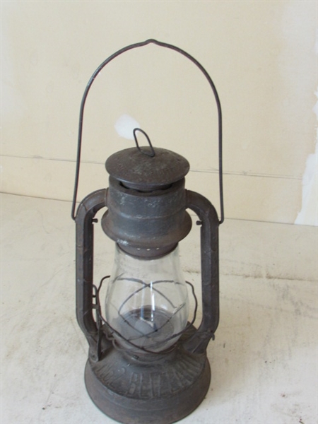 ANTIQUE DIETZ FITZALL CLEAR GLASS LANTERN