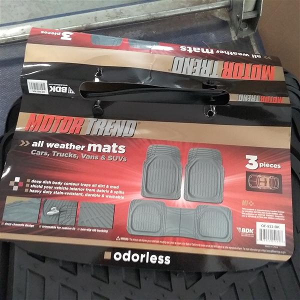 MOTOR TREND VEHICLE FLOOR MATS