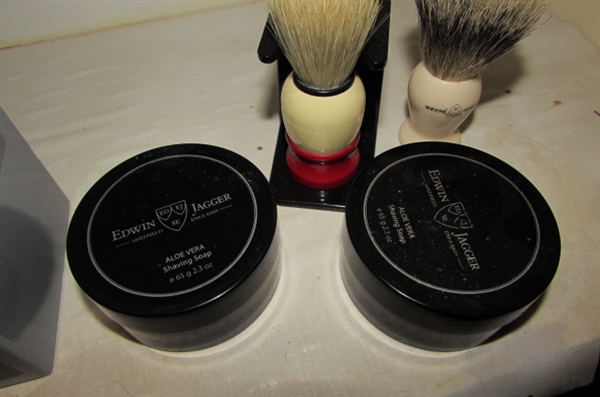 MEN'S SHAVING LOT