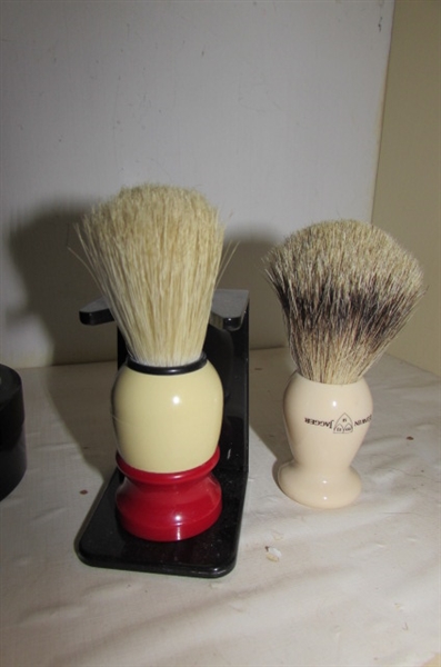 MEN'S SHAVING LOT