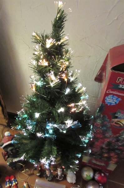 32 FIBER OPTIC CHRISTMAS TREE & DECOR