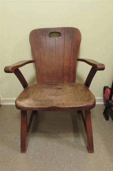 SOLID WOOD ANTIQUE CHAIR